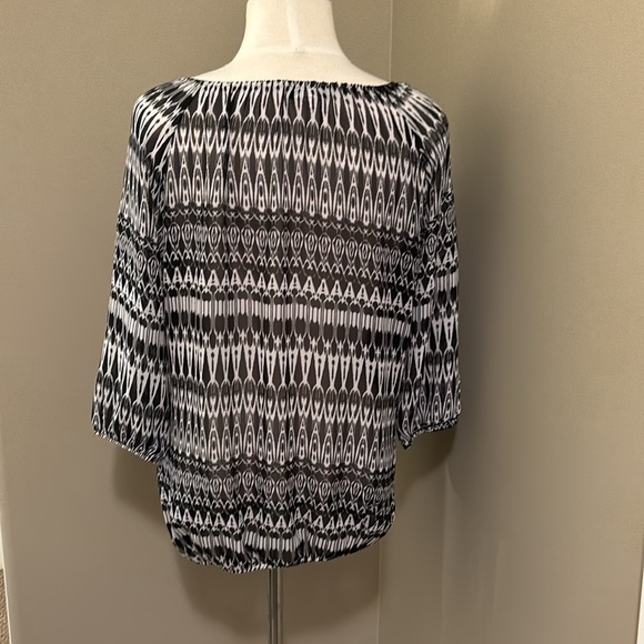 Cosmo&Co Top Oversized Elastic Neck Size Medium - Picture 2 of 4